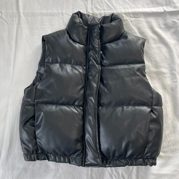 Madden Girl Jackets & Blazers - Madden Girl Black Faux Leather Cropped Oversize Puffer Vest | Size S